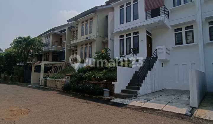 Kenyamanan Keindahan Di Rumah 2 Lantai Dengan Taman, Cinere
