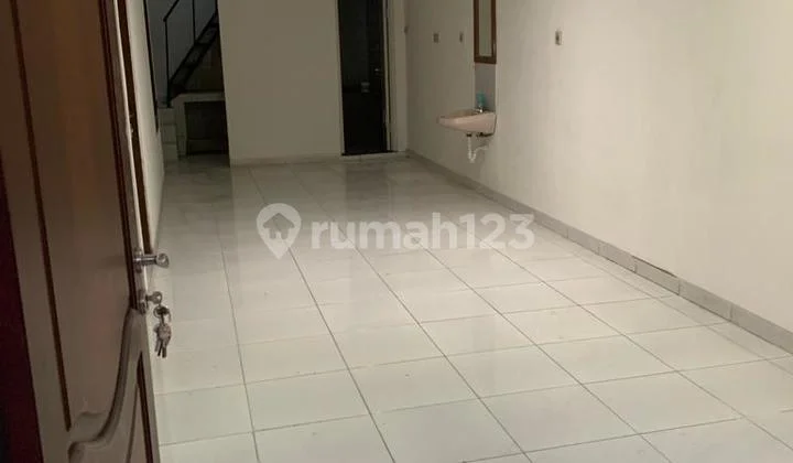 Di Sewakan Rumah 11/2 lantai Kopyor Kelapa gading