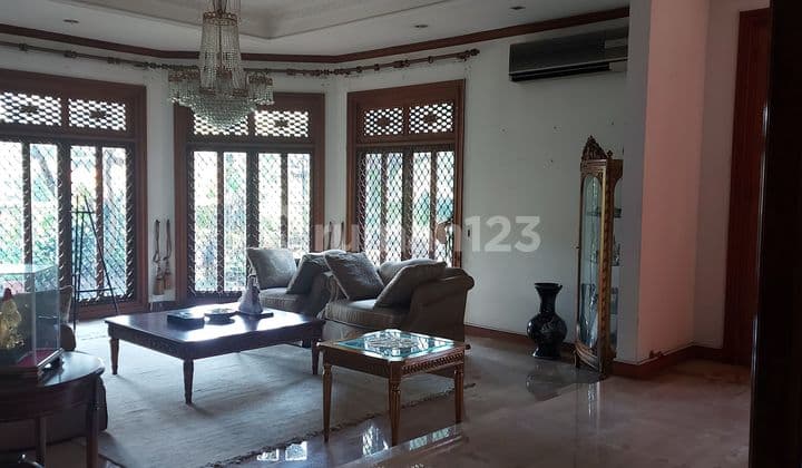 Lebak Lestari Tb Simatupang Jakarta Selatan , A Nice House With Garden And Pool