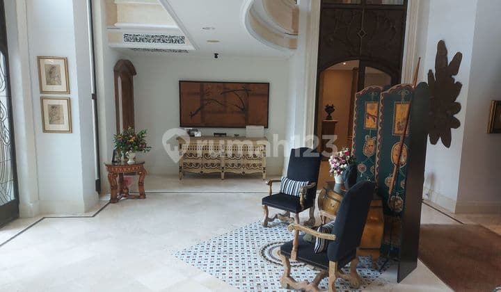 A nice and cozy house to stay in Kebayoran Baru, suitable for embassies