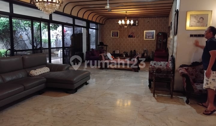 Rumah yang Aman Nyaman, Tenang, Depan Taman dan Bebas Banjir