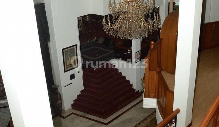 Rumah mewah 4 lantai di Setra duta Bandung siap huni