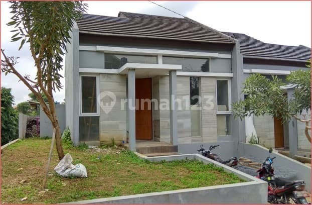 Cimahi house in Paradiso Residence complex, ready to occupy, flood-free.