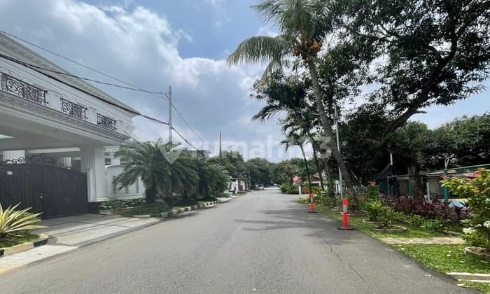 Luxury House in a Serene Complex Near MRT Lebak Bulus, South Jakarta