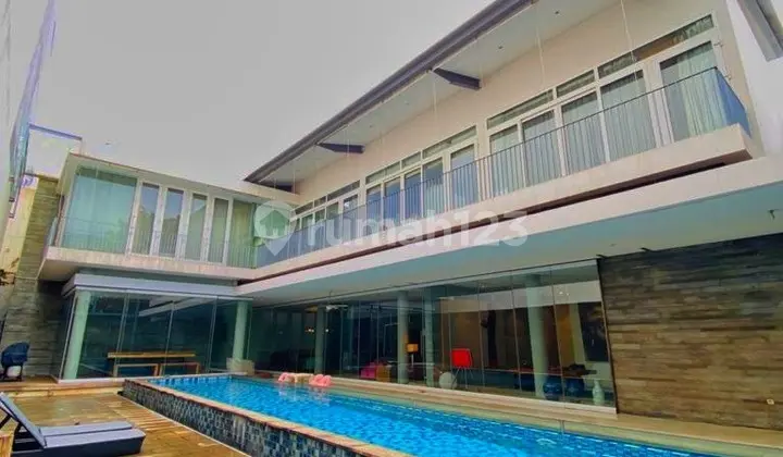 Rumah Modern 2 Lantai di Pakubuwono Kebayoran Baru Dekat Senayan