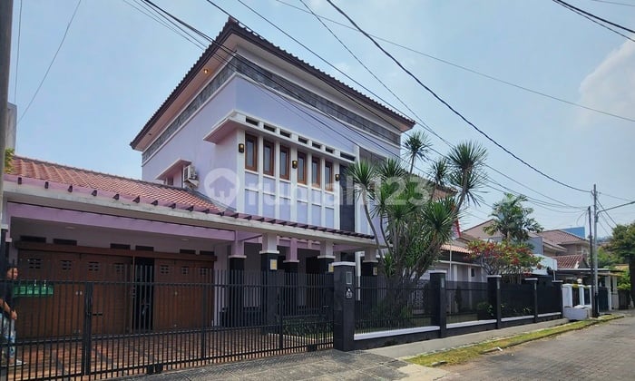 Rumah Mewah di Lebak Bulus Jakarta Selatan Dekat Stasiun MRT