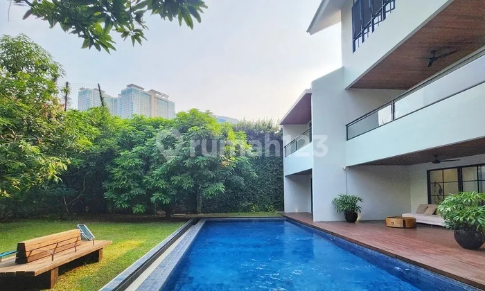 Rumah Mewah Taman Luas di Kebayoran Baru Jaksel Akses Strategis
