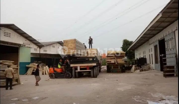 Cheap Warehouse Near Summarecon Mall North Bekasi.