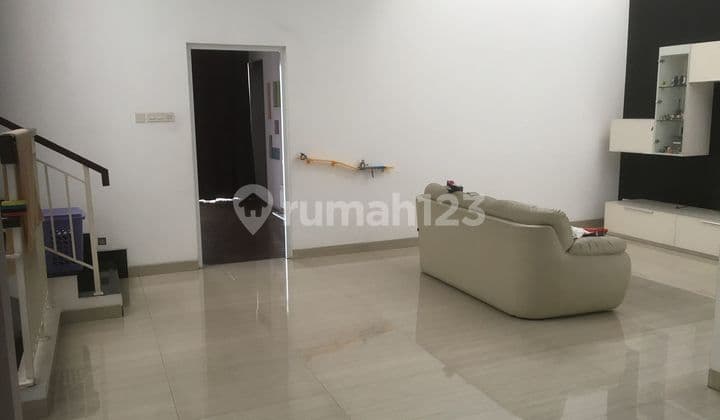 Dijual Rmh di Puri Media Hadap Barat