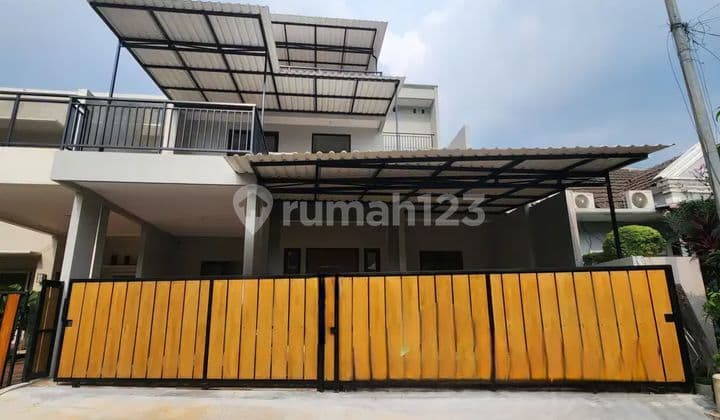 For Sale Fully Renovated 3-Story House in Taman Crysant 1, Bsd City, Tangerang