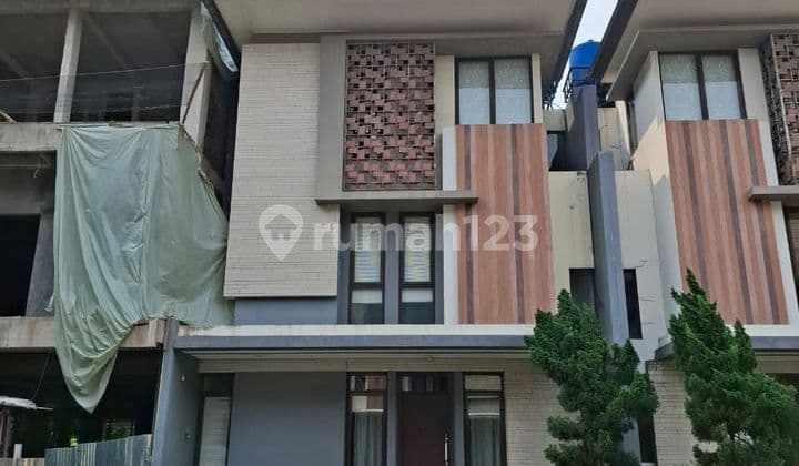 For Rent Fully Furnished 3-Story Residence in Regentown, BSD City, Tangerang