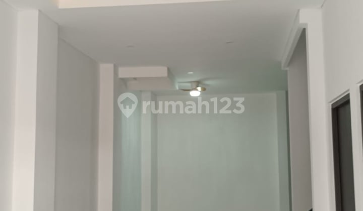 Dijual Rumah 3 Lantai LT. 96M2 (6X16) LB 198M2-/+
