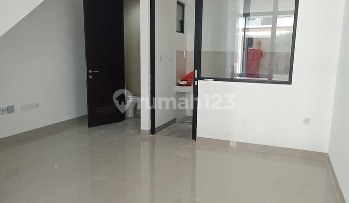 For Sale PIK 2 House with 3 Floors LT 45M2 LB 110M2 Near PIK 2 Toll Gate