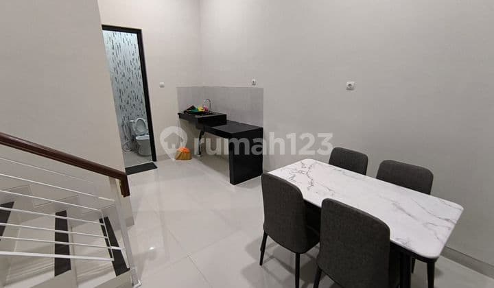 Rumah Baru 2 Lantai Full Furnished Dekat Kampus Umy