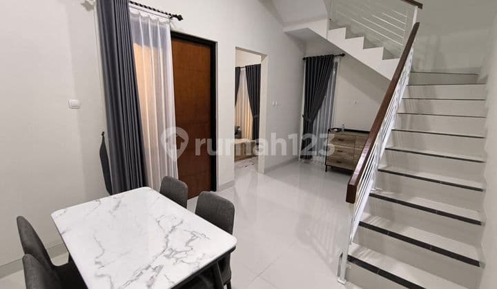 Rumah Baru 2 Lantai Full Furnished Dekat Kampus Umy