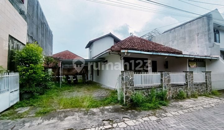 Disewakan Rumah Luas Cocok untuk Hunian atau Kantor Dekat Xt Square