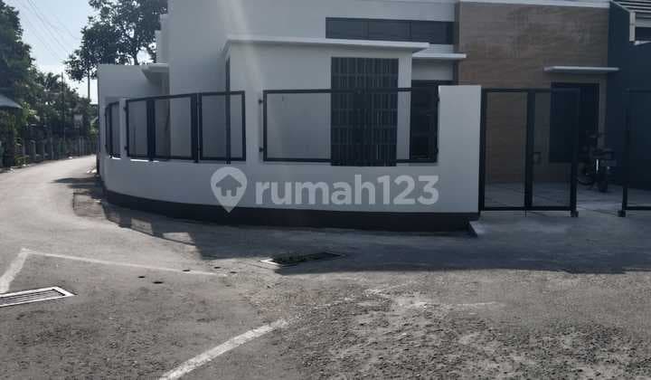 For Sale New Ready-to-Occupy 2-Front House Near Police Station and Omah Kluweh Restaurant Sidokarto
