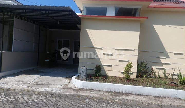 Minimalist House For Rent in Banyuraden Complex