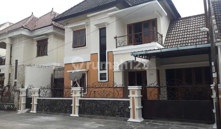 For Rent 2-Storey House in Complex Near UGM Campus