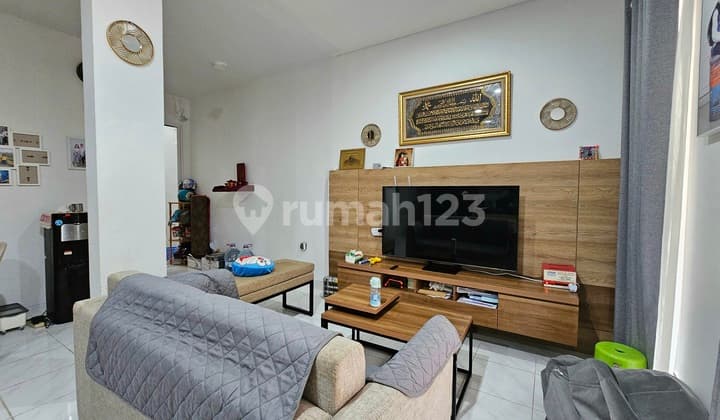 For Quick Sale: 2-Story House in Malibu Village, Gading Serpong. Wnd Efgs