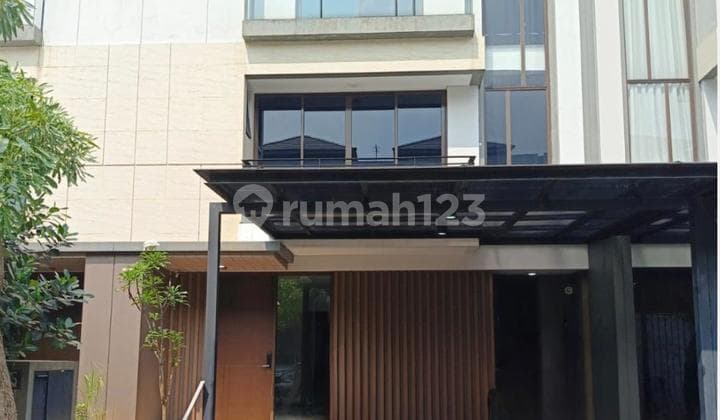 Dijual Rumah 2 Lantai Bagus Unfurnished di Zora Bsd City. Hlefb