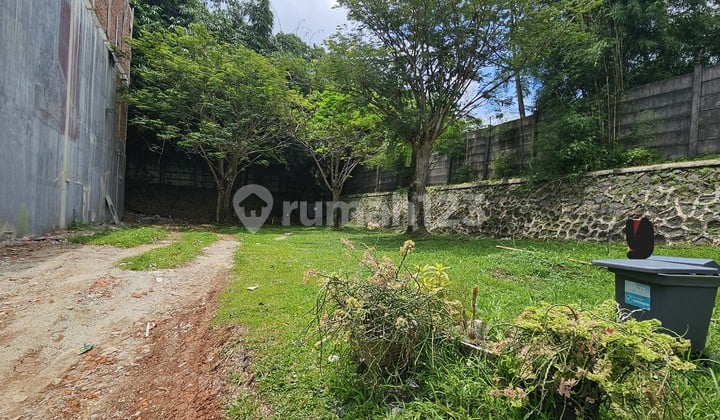 For Sale Sevilla BSD Corner Lot 240m2 Facing South - East - Ylefb