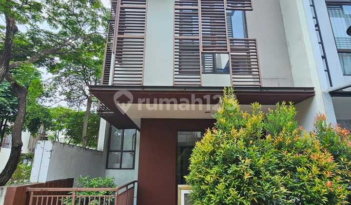 Dijual Rumah 3 lantai posisi Hook Depan bagus siap huni di Cluster Whelford - Green Wich BSD City. Wndefgs