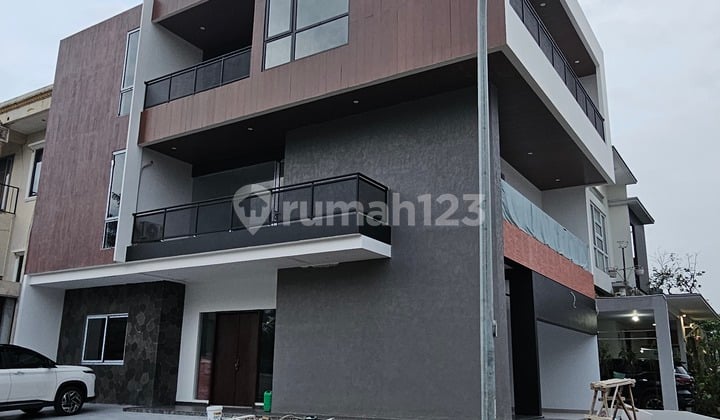 Dijual Hot Property Rumah Hoek 3 lantai bagus siap huni ada Lift di Sutera Flamboyan, Alam Sutera - Ylefb