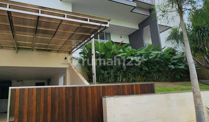Dijual RUMAH 3 Lantai Kawasan ELITE PANTAI MUTIARA - PLUIT JAKARTA UTARA - Lva