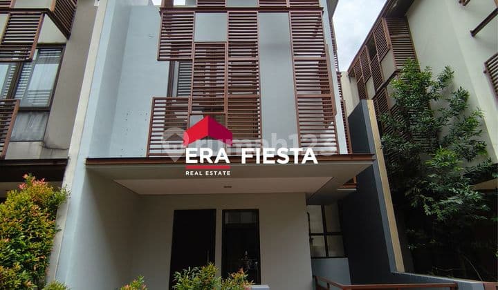 Dijual Rumah 3 lantai bagus rapih siap huni di cluster Whelford, Green Wich BSD City. MeyEfpik
