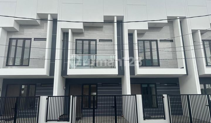 Gress Minimalis 2 Lantai Rungkut Modern Tengah Dekat MERR & Kampus UPN