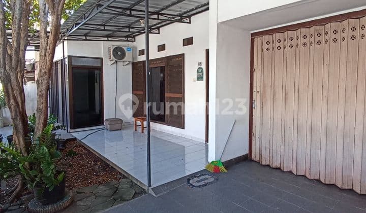 Rumah LAYAK HUNI di tengah kota, jl. Manyar Adi