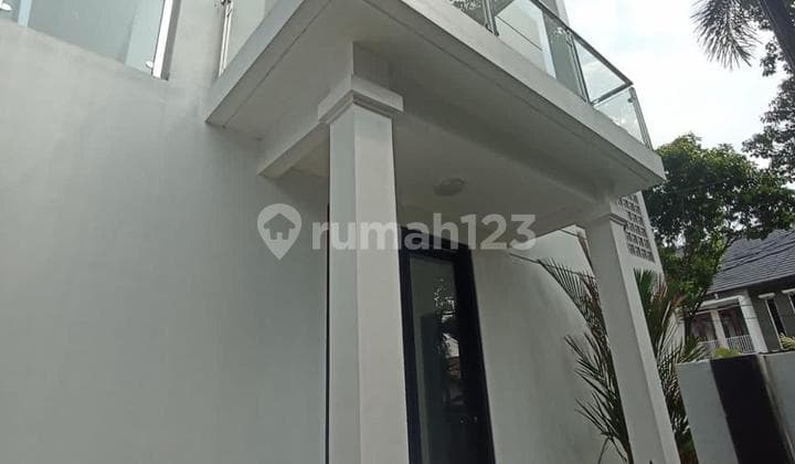 Rumah Sudut Brand New Siap Huni Desain Modern Tropis di Bintaro Sektor 9
