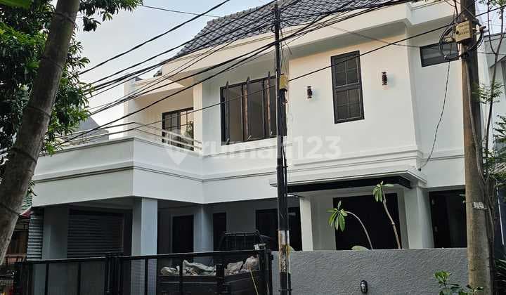 Rumah Modern Siap Huni 2 Lantai di Daerah Bintaro Jaya