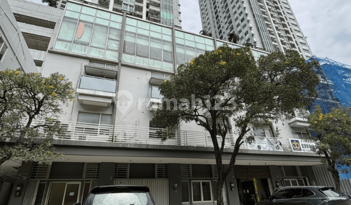Ruko Modern di Thamrin Residence 4.5 Lantai Lokasi Premium, Siap Pakai