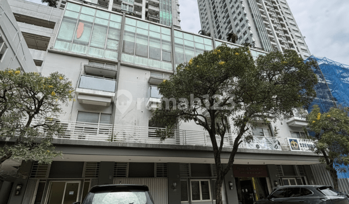 Ruko Modern di Thamrin Residence 4.5 Lantai Lokasi Premium, Siap Pakai