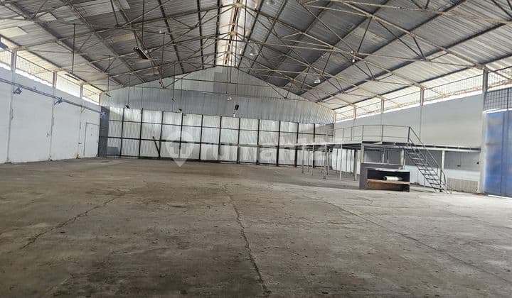 Warehouse in Kayu Besar Kapuk Kamal Ready to Use with Office.