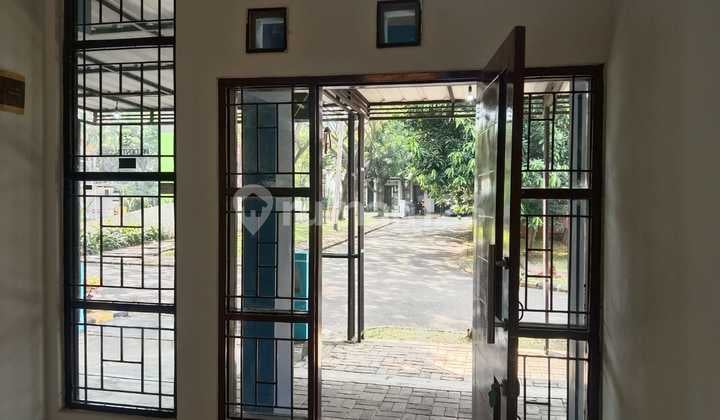 Rumah Rapi Kamar 2+1 di Graha Raya Bintaro