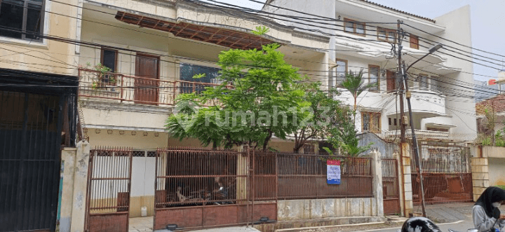 For Sale Old 2-Story House Jl. Lematang Area 242 M2 Cideng Central Jakarta