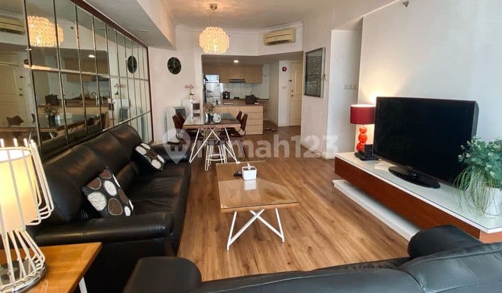 Disewakan Kondominium Furnished 2 BR, di Mall Taman Anggrek