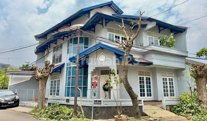 Rumah Besar 2 Lantai di Jual di Perumahan Bintaro Tangerang
