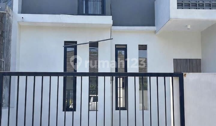 Rumah Baru 2 Lantai di Pandanwangi Sulfat Malang