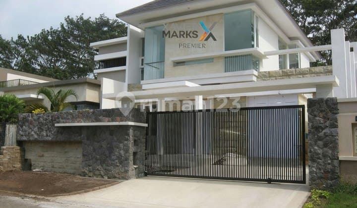Rumah Mewah Modern di Perum Araya Dekat Binus