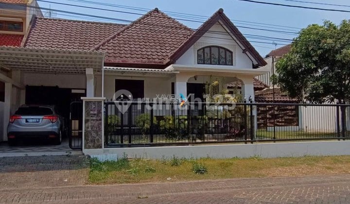 Rumah Furnished Jual Sewa di Area Depan Perum Araya