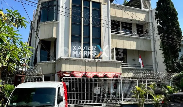 Rumah Usaha Passive Income Tengah Kota 3 Lantai