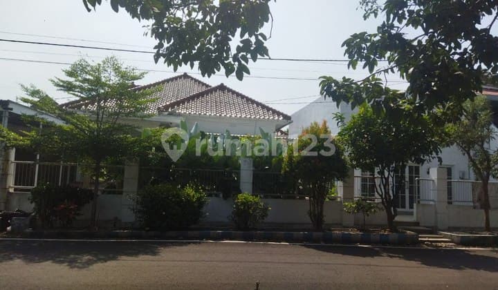 Rumah dan Ruang Usaha Strategis di Jalan Borobudur Malang