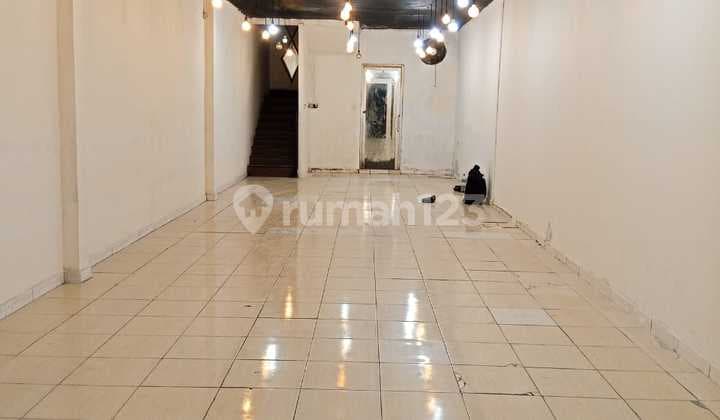 Disewakan Ruko Bagus 3¹/² Lantai di Tebet Jakarta Selatan