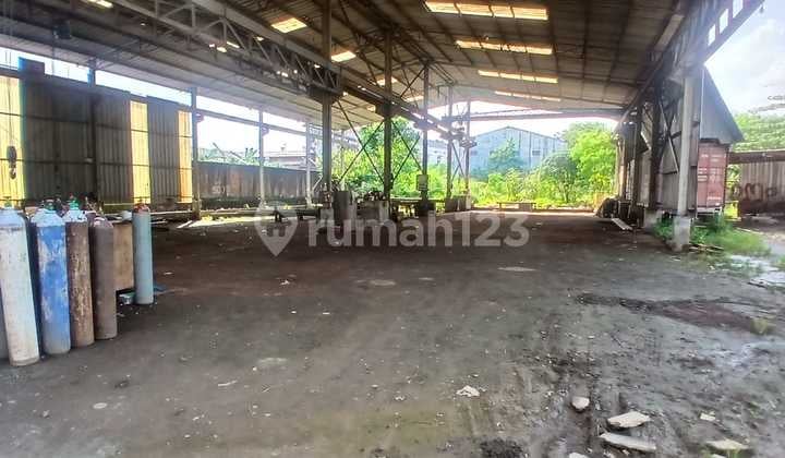 Disewakan Gudang Terbuka atau Workshop Siap Pakai