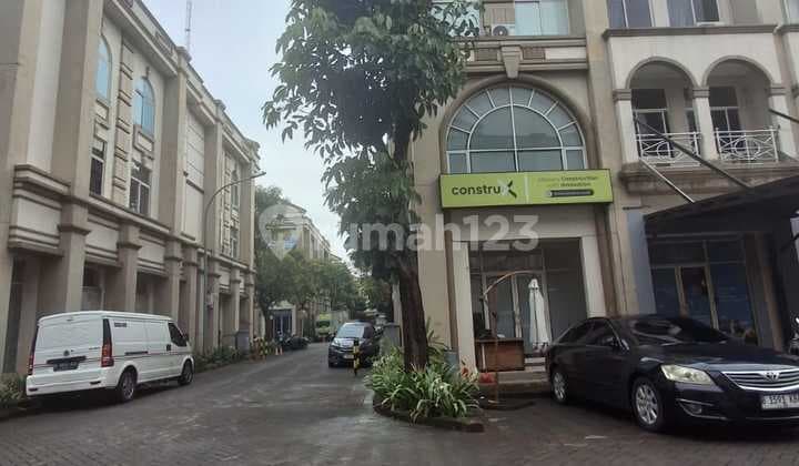 Disewakan Ruko Hook 2 ¹/² Lantai di Grand Galaxy City, Bekasi