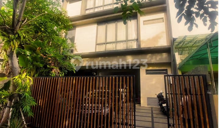 Best Deal! Rumah Mewah Taman Permata Buana - 3 Lantai + Solar Panel